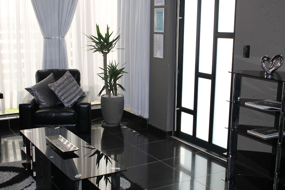 Seboa's Guesthouse 24/36
