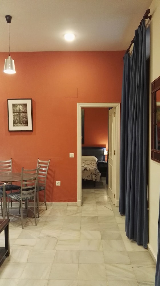 Apartamentos Larga 70 73/80