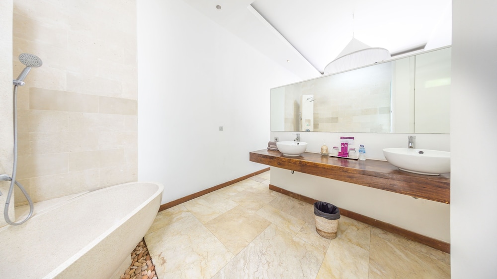 ANEMA VILLA SEMINYAK 72/73