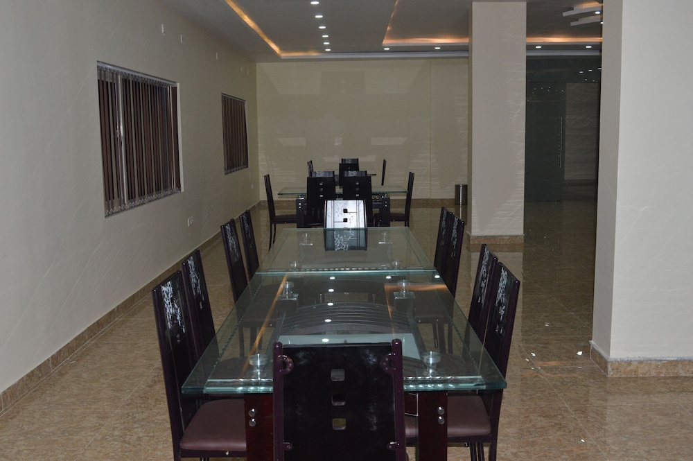 Hotel Mariya International 25/27