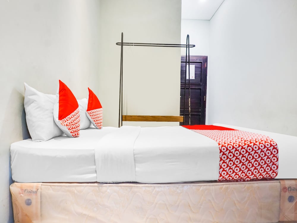 Hotel O Makassar near Mall Panakukkang formerly Sayang Home Stay 21/29