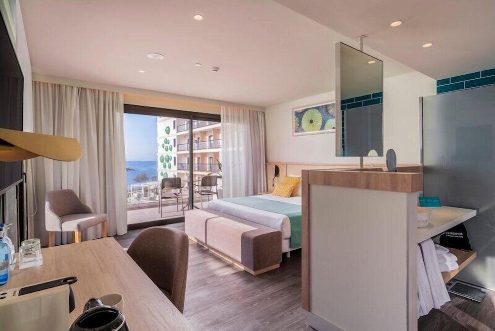 My Favorite Club, Twin Beds, Sea Front, Sea View، AluaSoul Palma Hotel - Adults only 5/7
