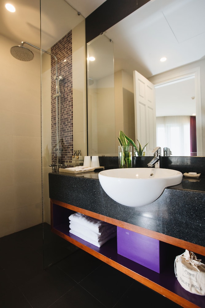 Emm Hotel Hue 48/50