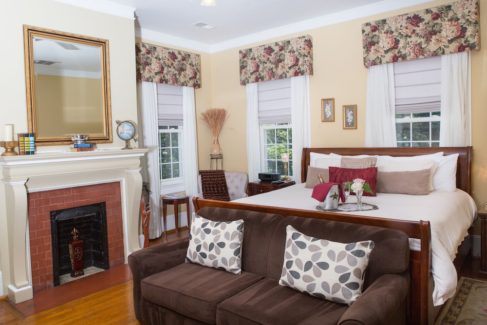 Burke Manor Inn & Pavilion 30/49