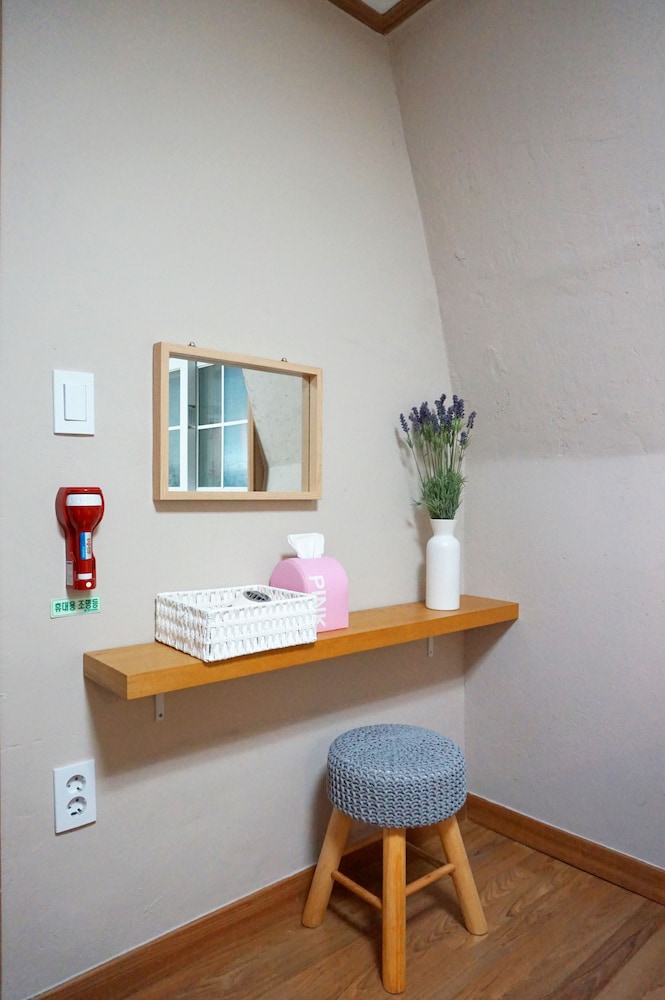 The One Hostel 6/50