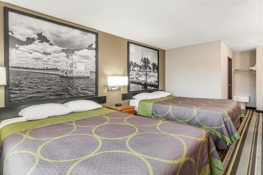 Super 8 By Wyndham Green Bay Near Stadium 12/28