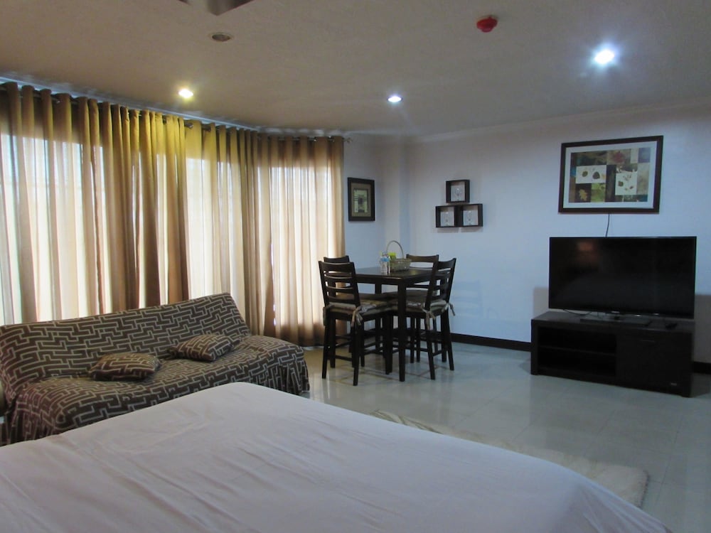 Oyster Plaza Hotel 32/37