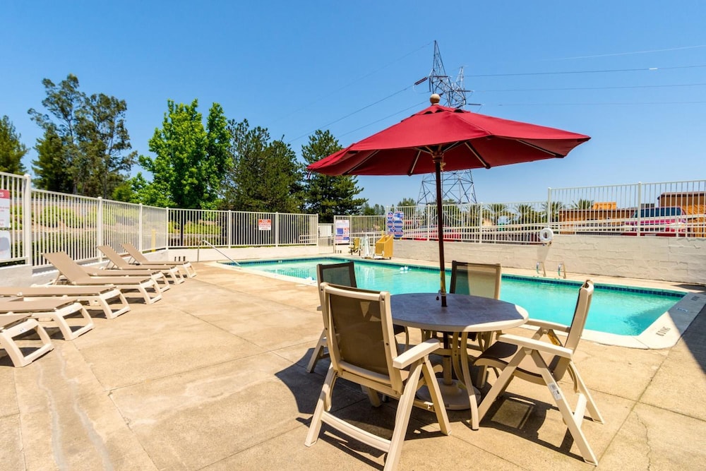 Motel6 Redding, CA - Central 40/47
