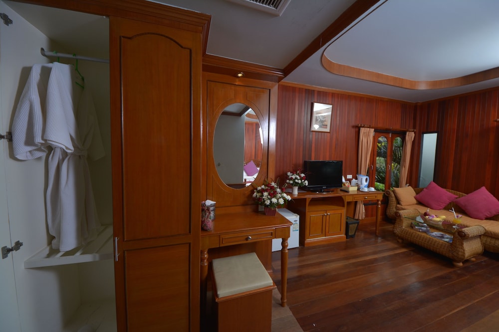 Haad Yao Bayview Resort And Spa 44/66