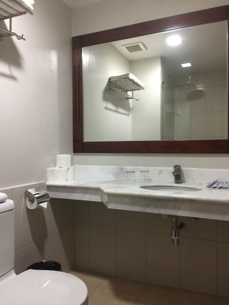 Mj Hotel and Suites 34/35