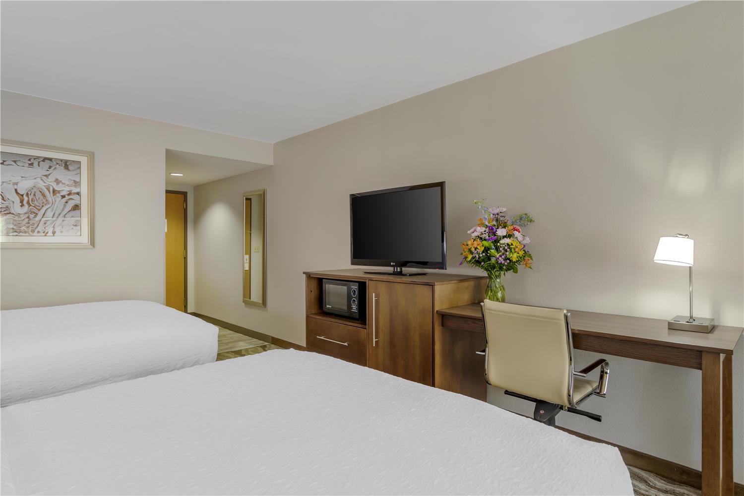 Suite, 2 Queen Beds, River View, Balcony or Patio، Best Western Plus River Escape Inn & Suites 3/4