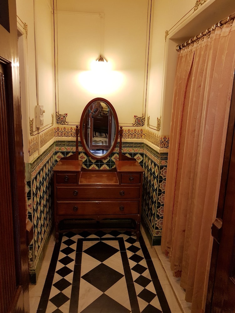 WelcomHeritage MANDIR PALACE 37/63