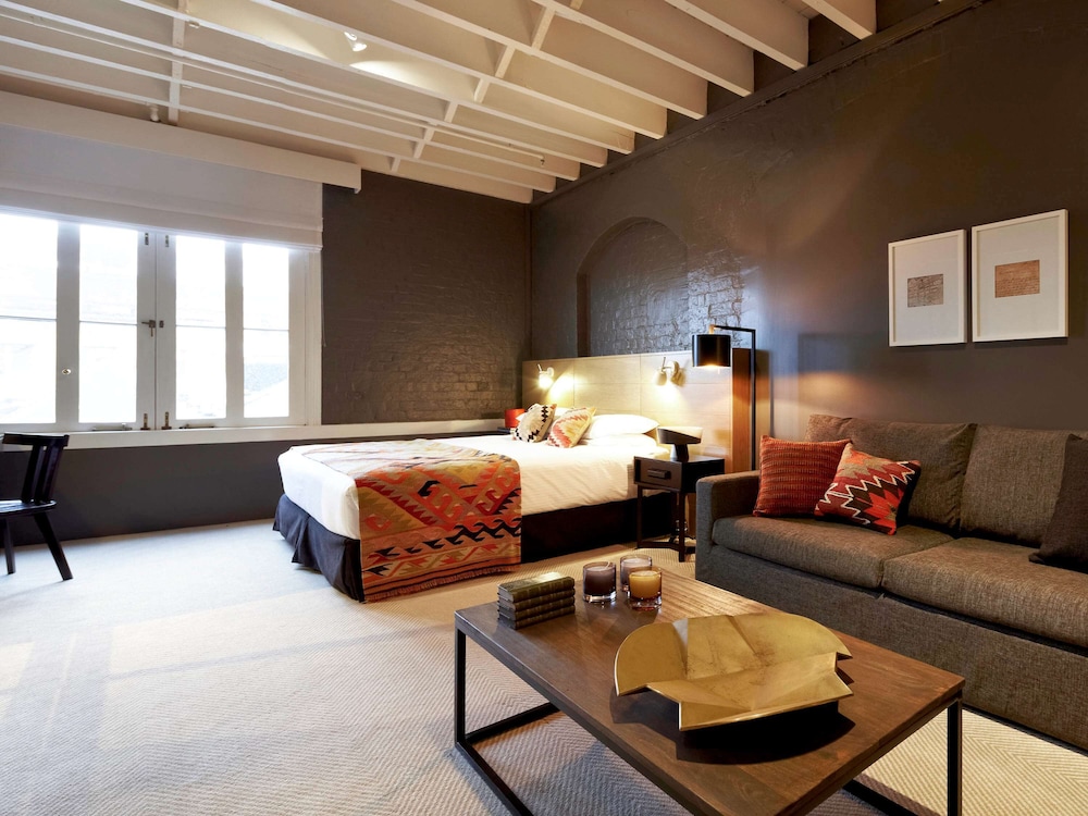 Harbour Rocks Hotel 40/70