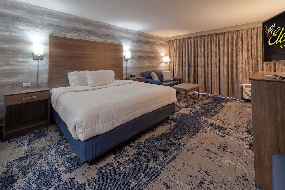 MCM Elegante Hotel and Conference Center 15/52