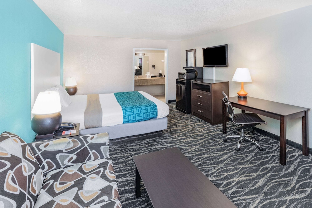 Howard Johnson by Wyndham Houston Hobby Airport 22/61