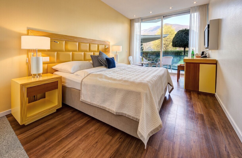 Comfort, Single, Queen Bed