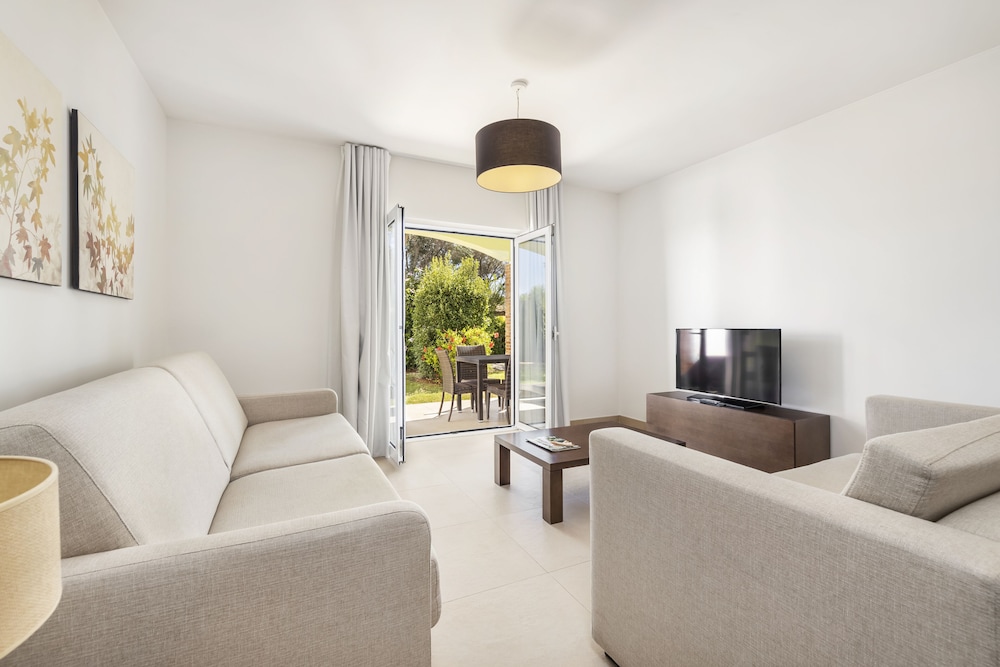 Eden Villas and Apartments 44/66
