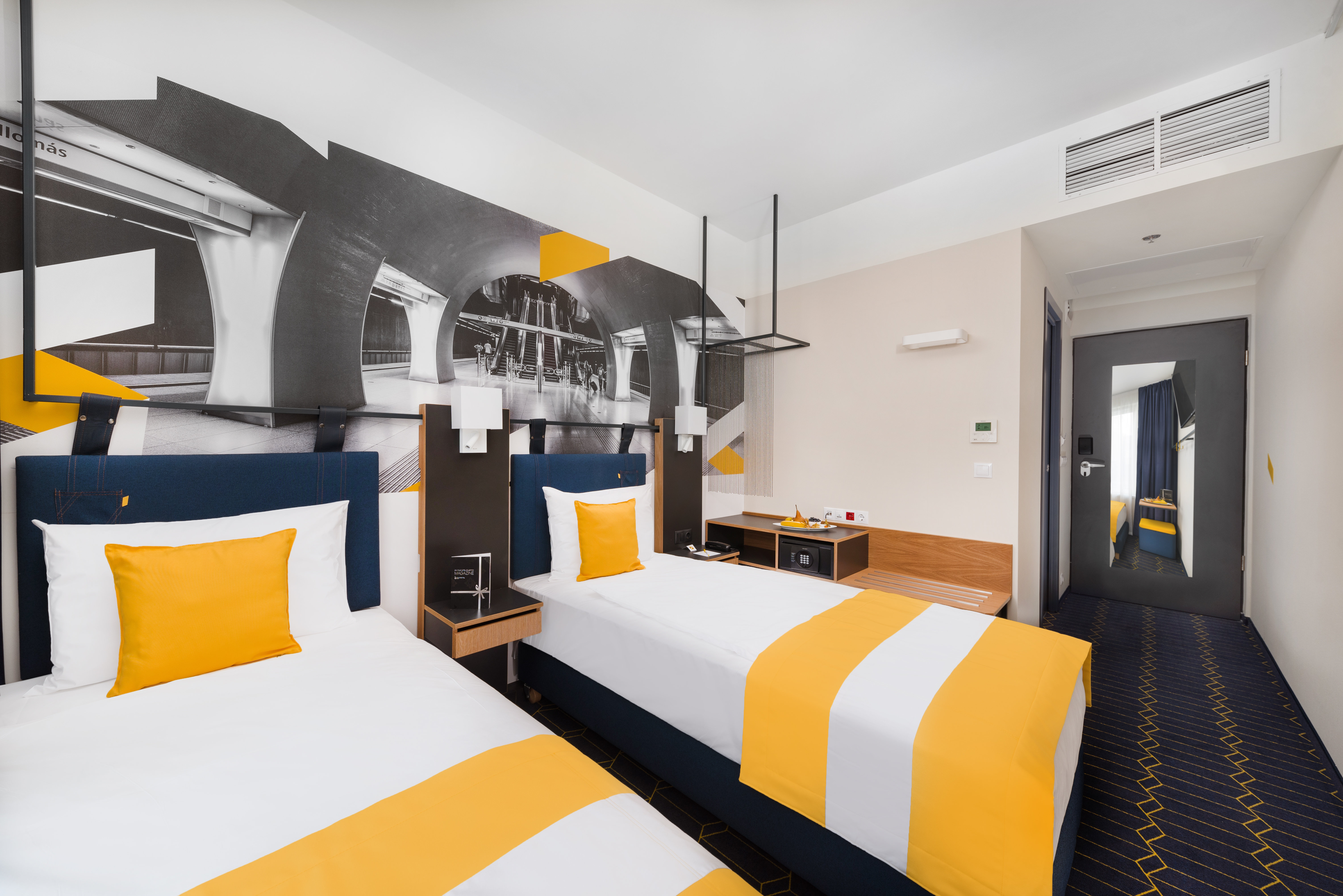 D8 Hotel 23/77
