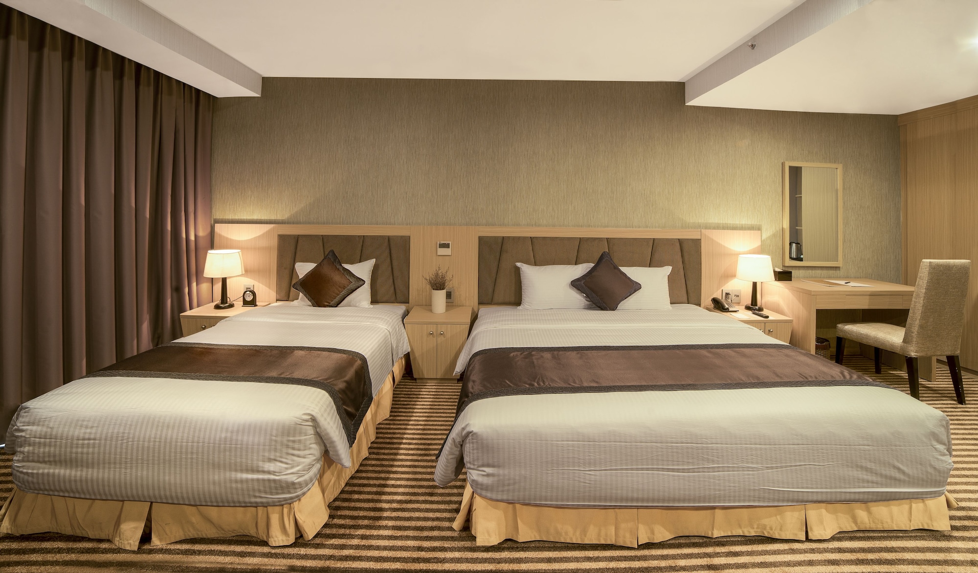 DELUXE, FAMILY, TRIPLE, 1 KING AND 1 SINGLE BEDS, CITY VIEW