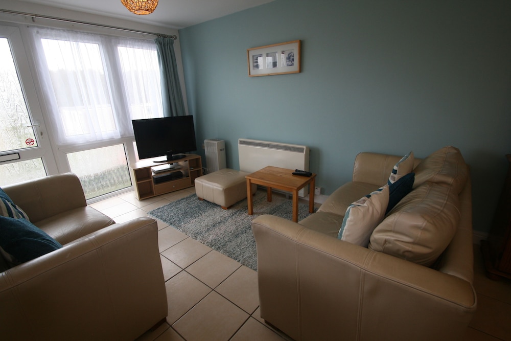 Freshwater Bay Holiday Cottages 41/50