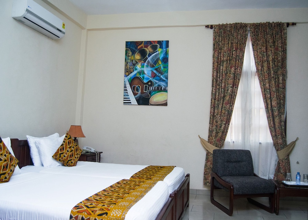 Coconut Grove Regency Hotel 16/66