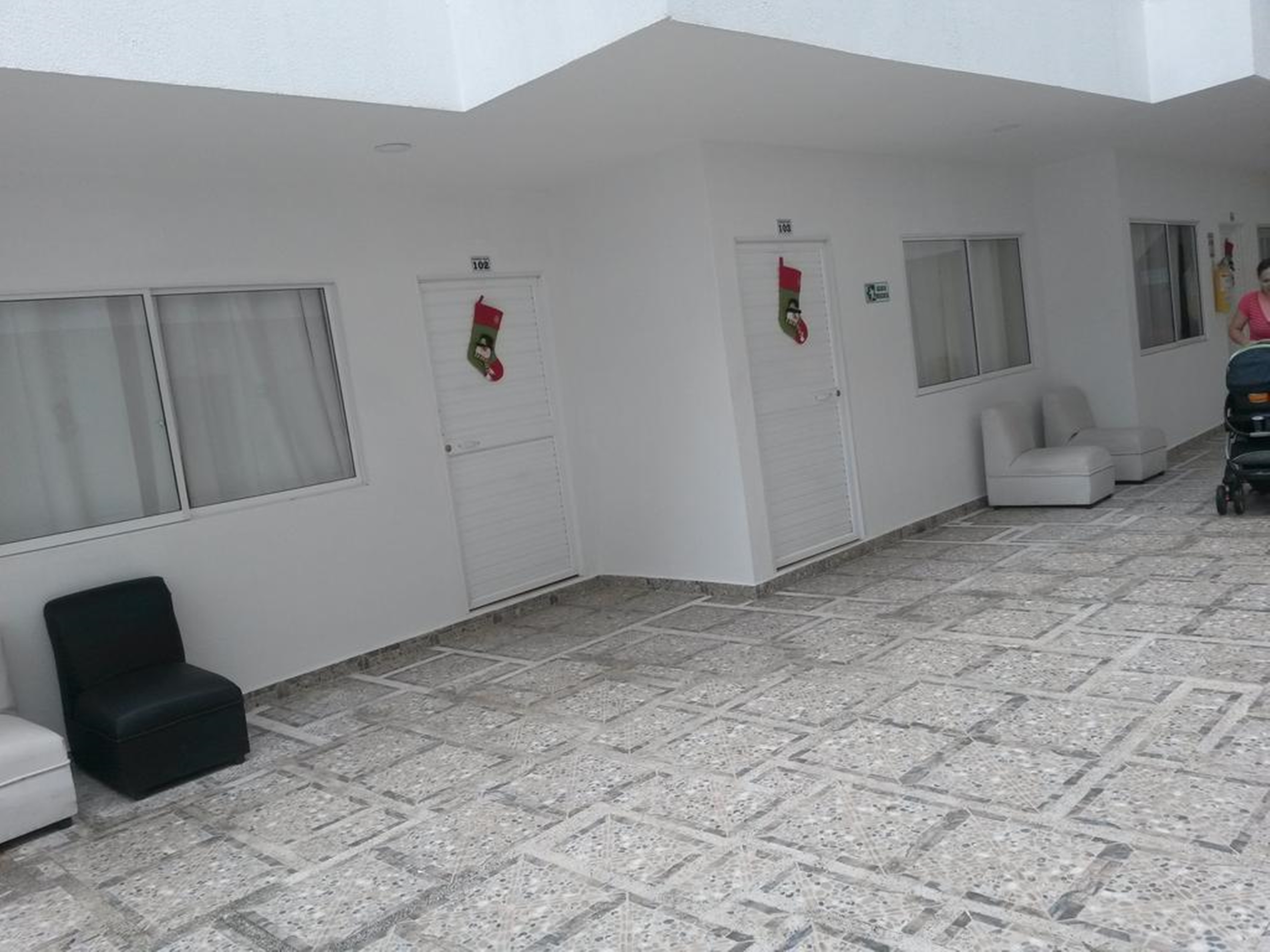 Caribbean Island Hotel 20/20
