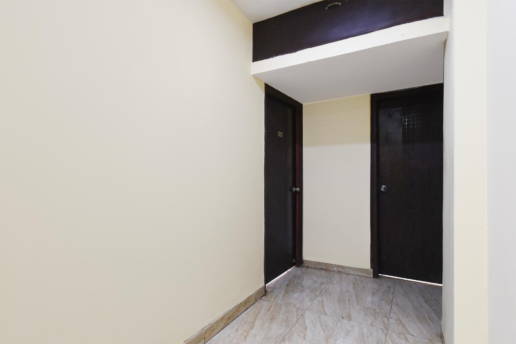Oyo 8812 White Palace Hotel & Resort 49/56