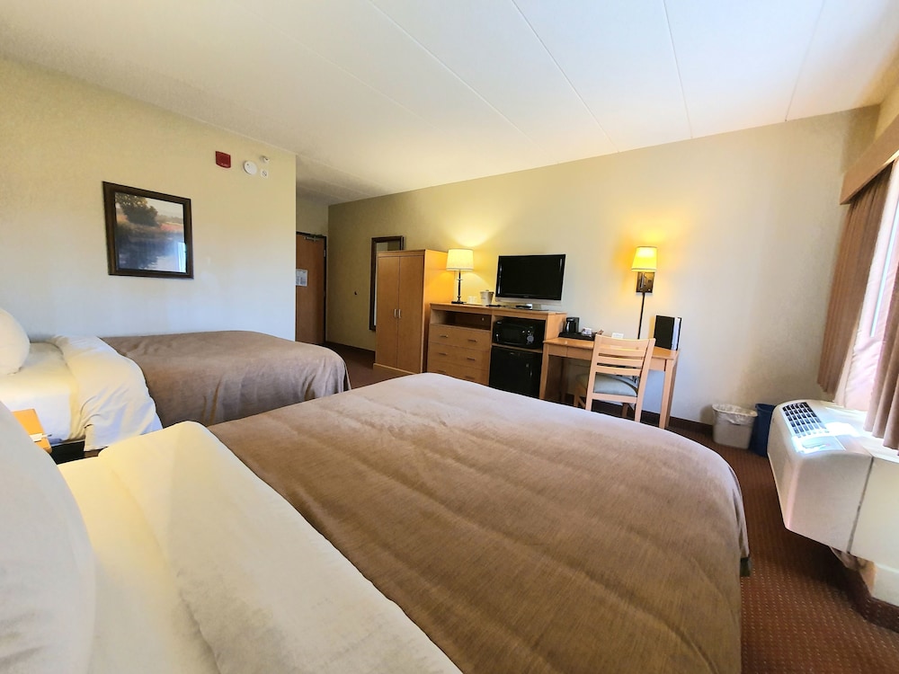 AmericInn by Wyndham Waconia 24/80