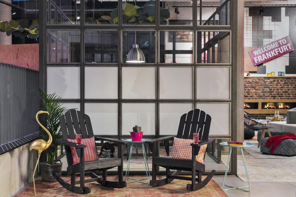 MOXY FRANKFURT CITY CENTER 20/45