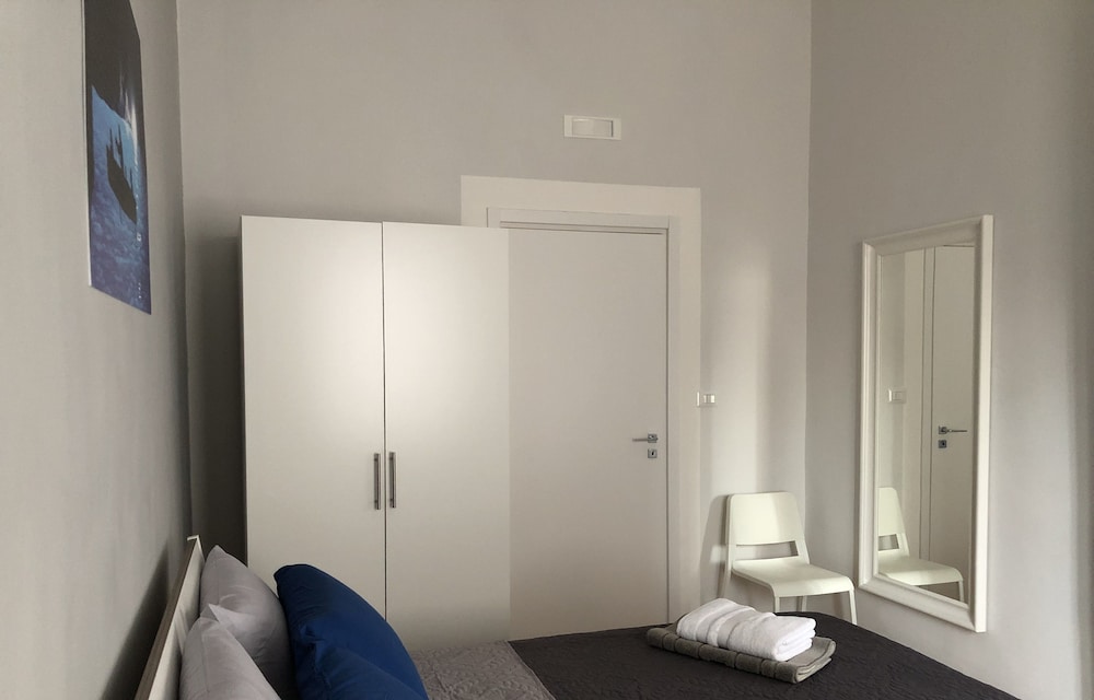 Room, Queen Bed, B&B Raffaello 7/7