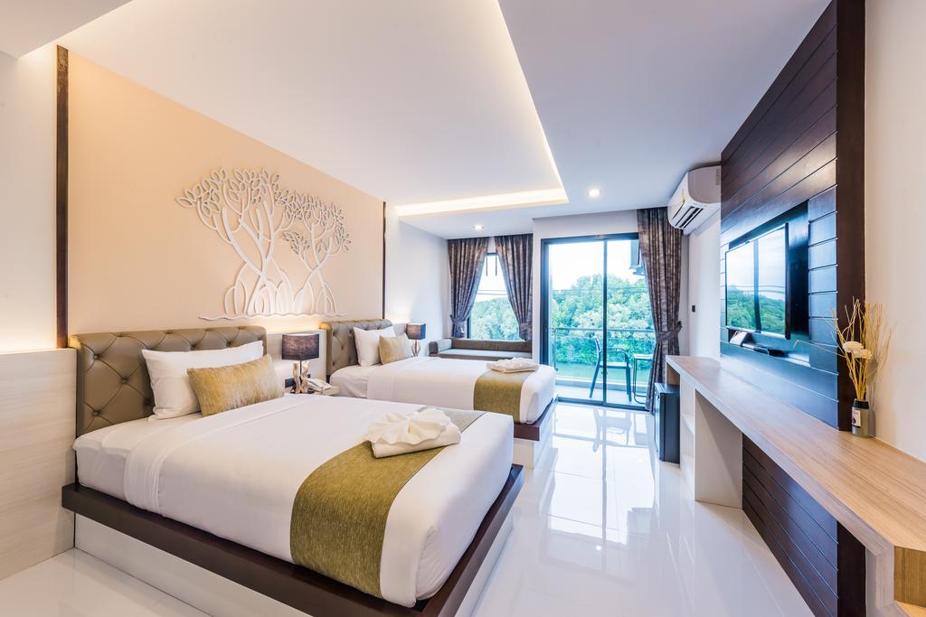 Deluxe Twin Pool View