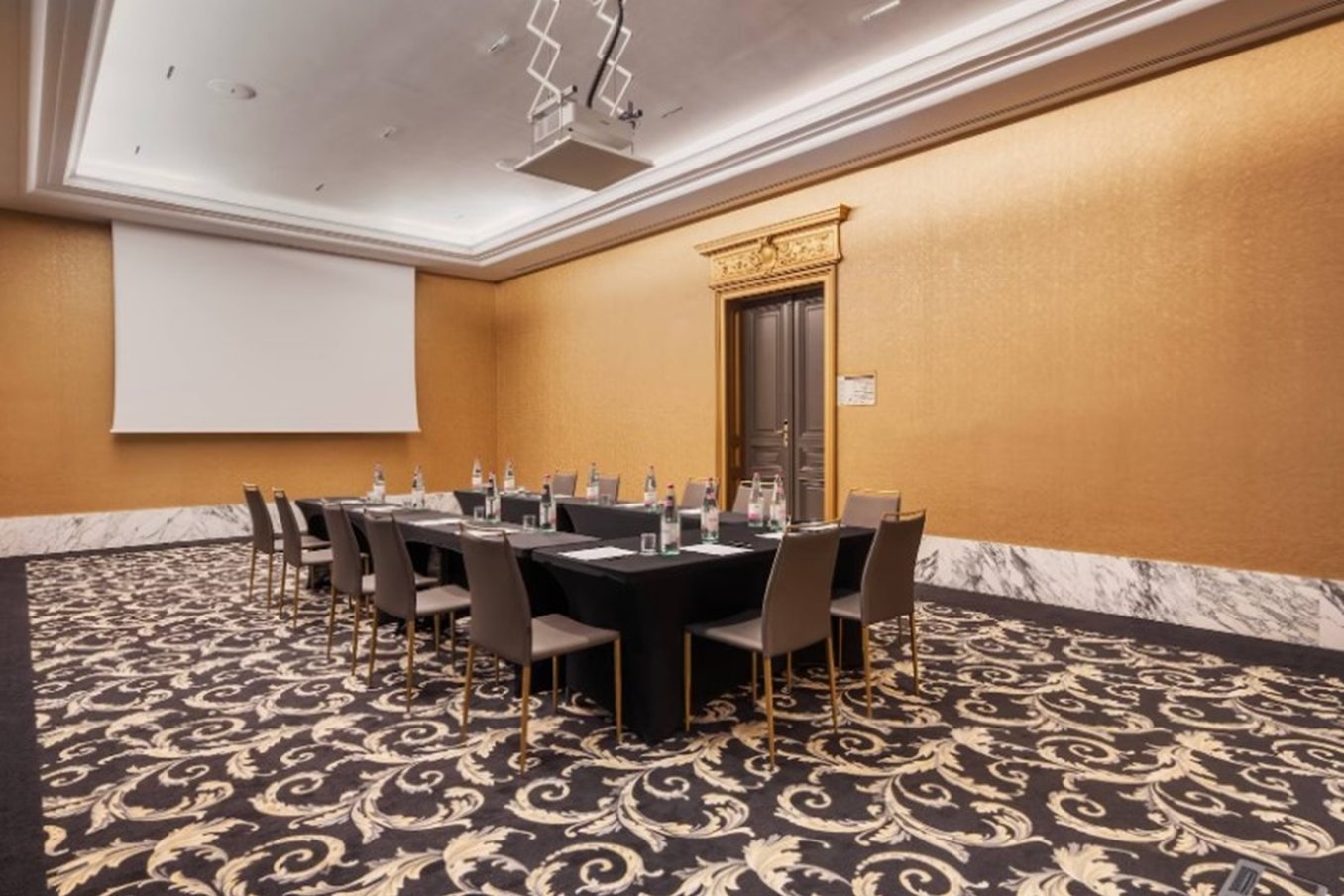 Aurea Ana Palace Hotel 68/78