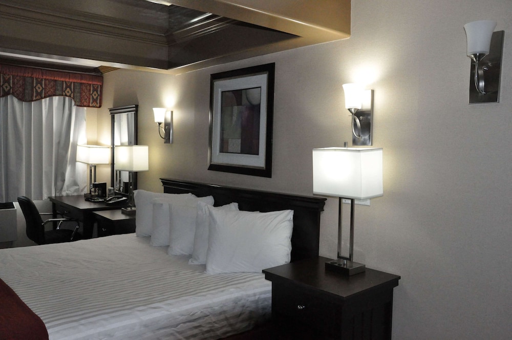 Ramada by Wyndham Abbotsford 12/24