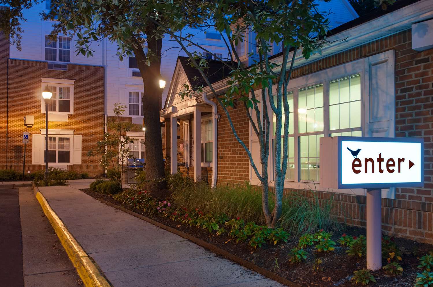 Sonesta Simply Suites Falls Church 17/18