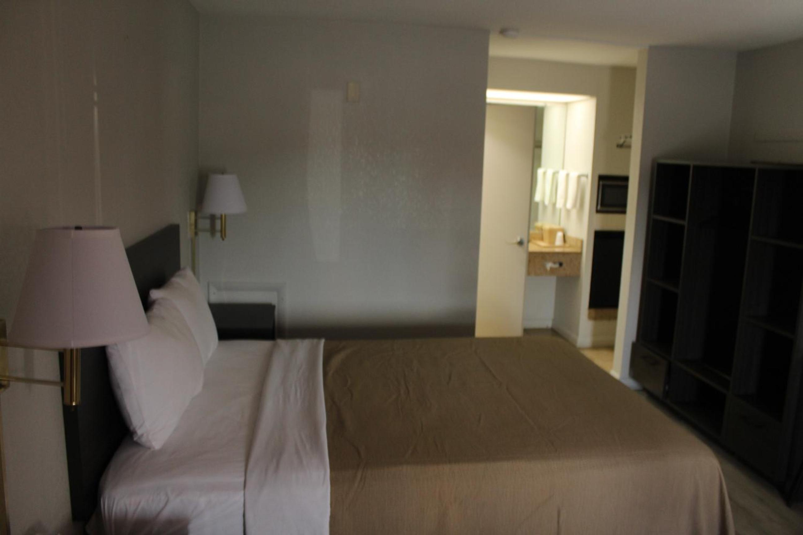 Room, Queen Bed, Smoking