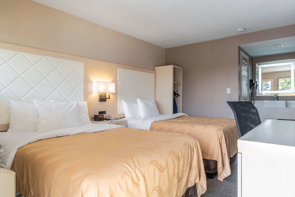 Signature Inn Berkeley 17/50