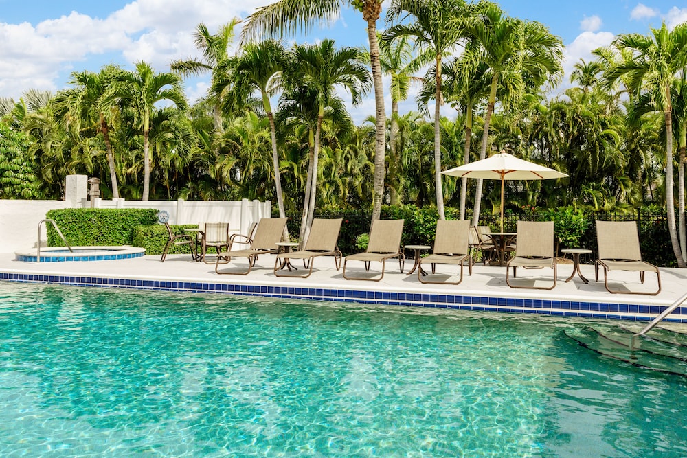 Olde Marco Island Inn And Suites 51/57
