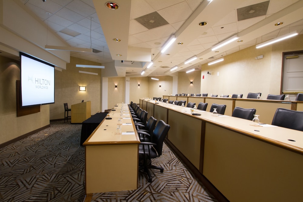 Hilton Phoenix Airport 51/56