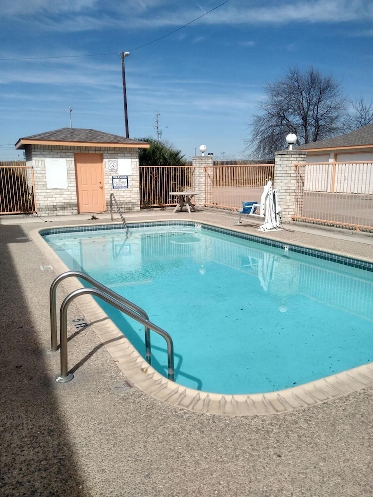 Budget Inn San Antonio Downtown I-10 East 24/27