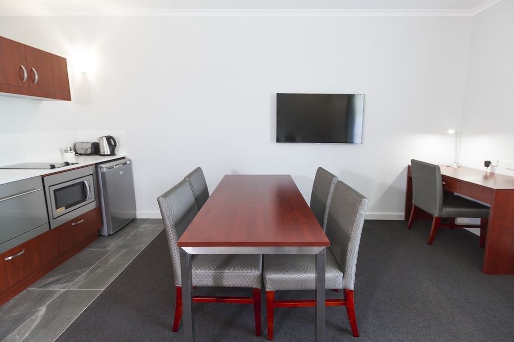 ABODE NARRABUNDAH 51/71
