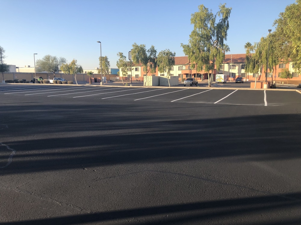 Baymont by Wyndham Phoenix I-10 near 51st Ave 33/55