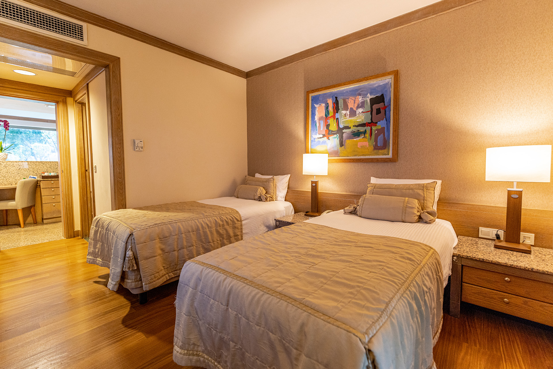 Select, Villa