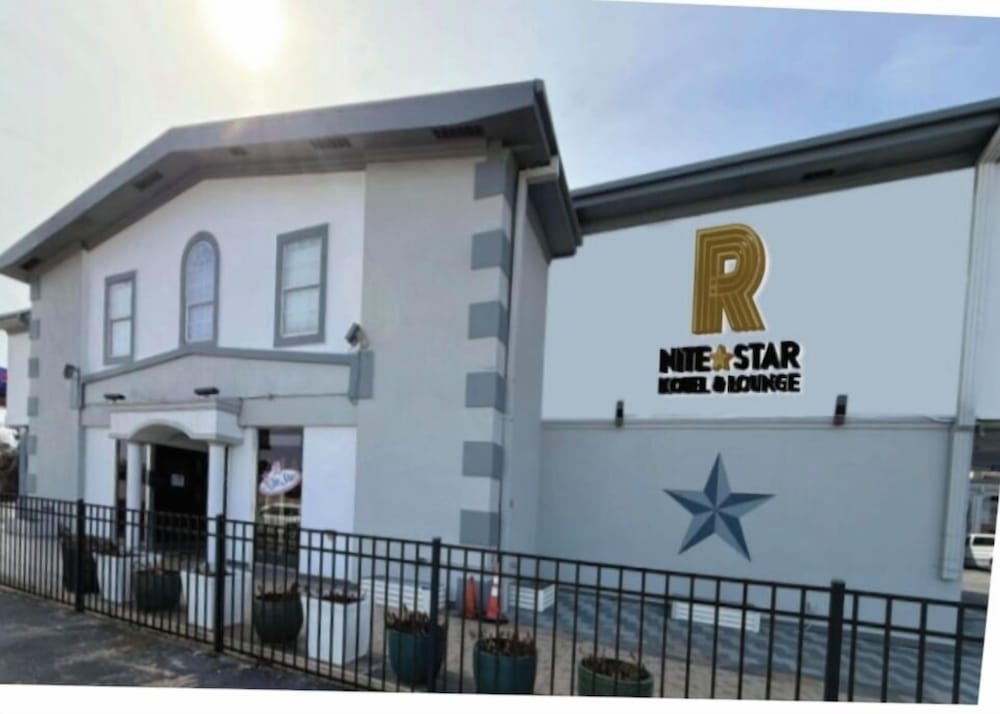 R Nite Star Inn & Suite 2/65
