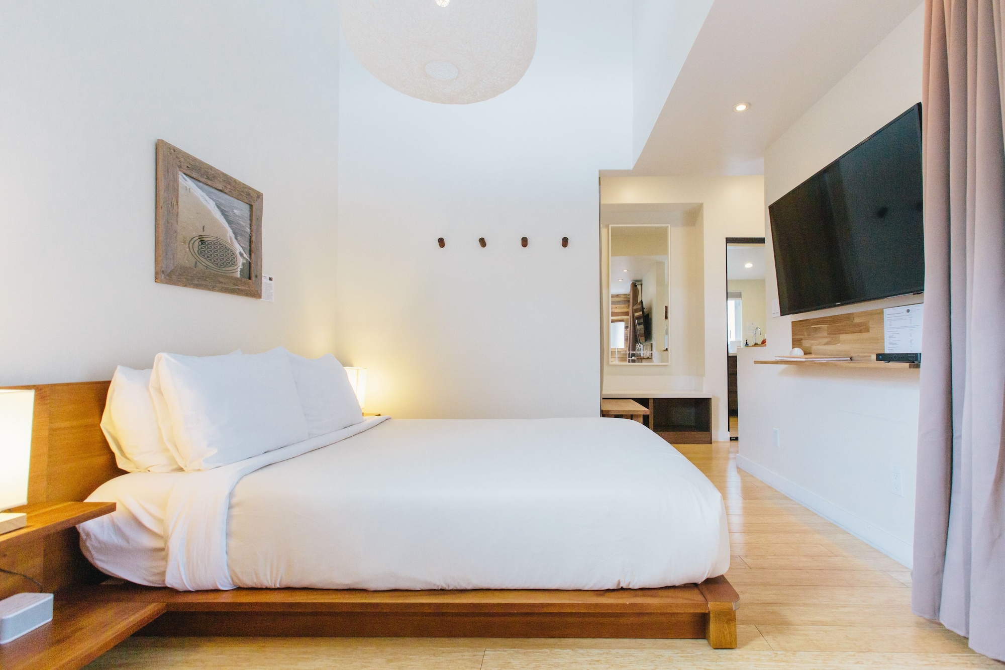 Courtyard, Deluxe, Suite, Queen Bed