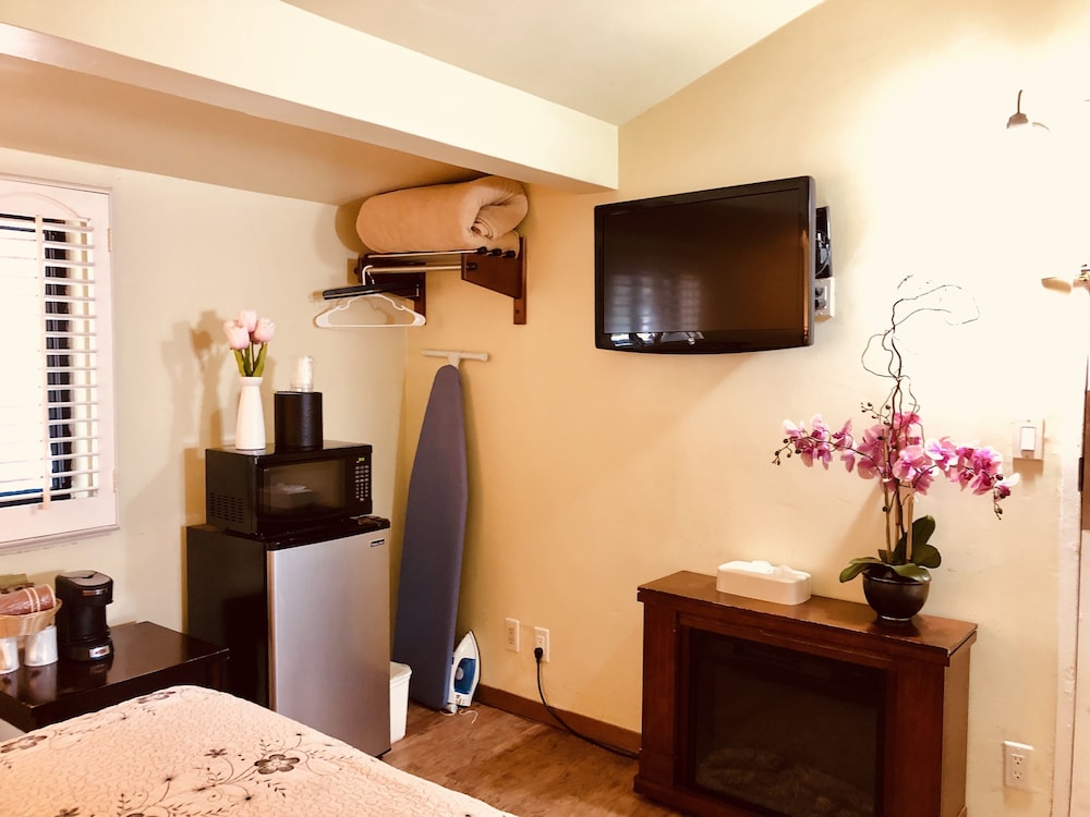 Carmel Resort Inn 56/72