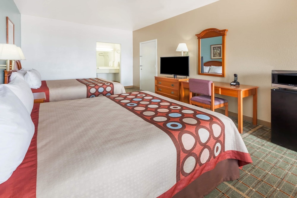 Super 8 by Wyndham Forney/East Dallas 9/27