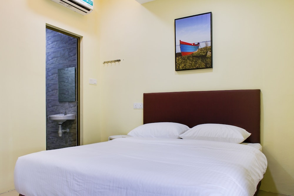 OYO 90090 Roselyn Inn 2 13/27