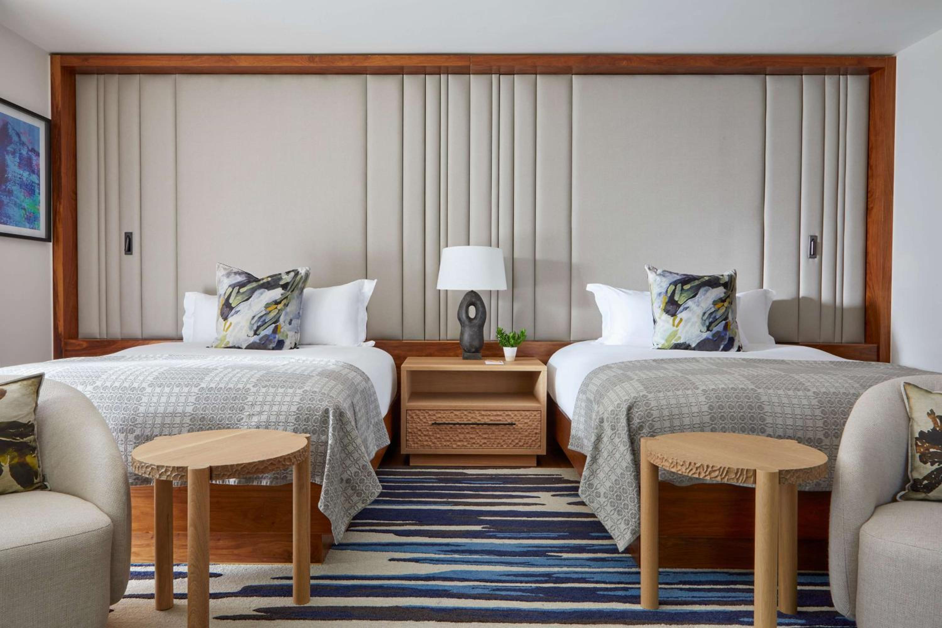 Island, Superior, Queen Bed