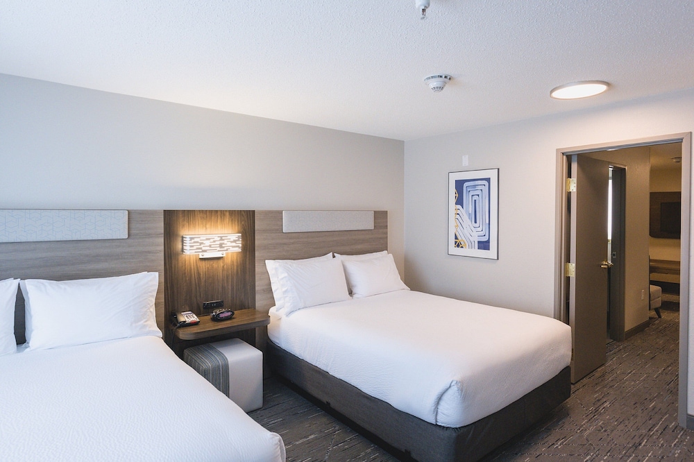 جناح بسريرين كوين بغرفة نوم واحدة، Holiday Inn Express & Suites Marquette, an IHG Hotel 2/10