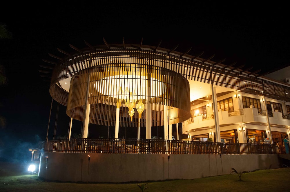 Bansaithong Beach Resort 1/52